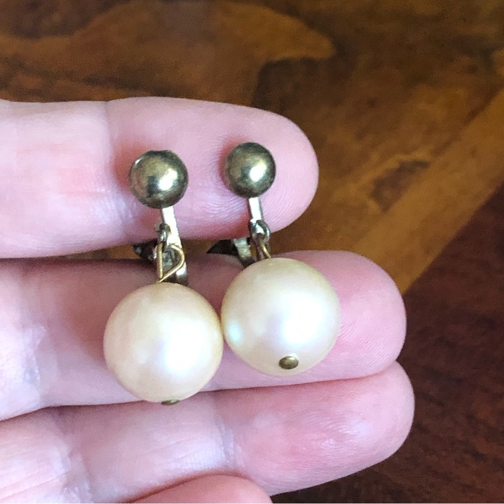 Vintage creamy glass pearl dangle clip on earrings